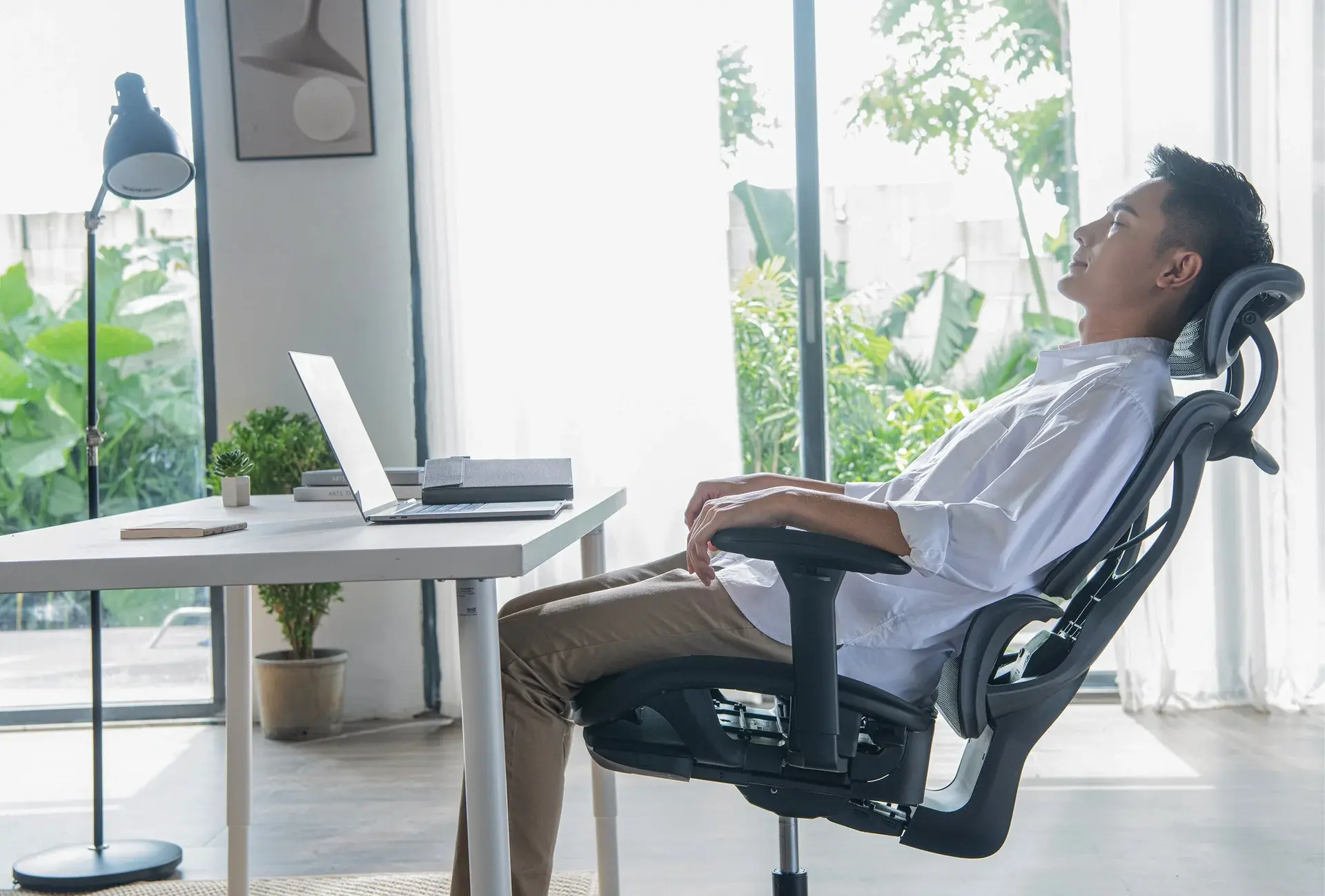 無段式後傾椅背