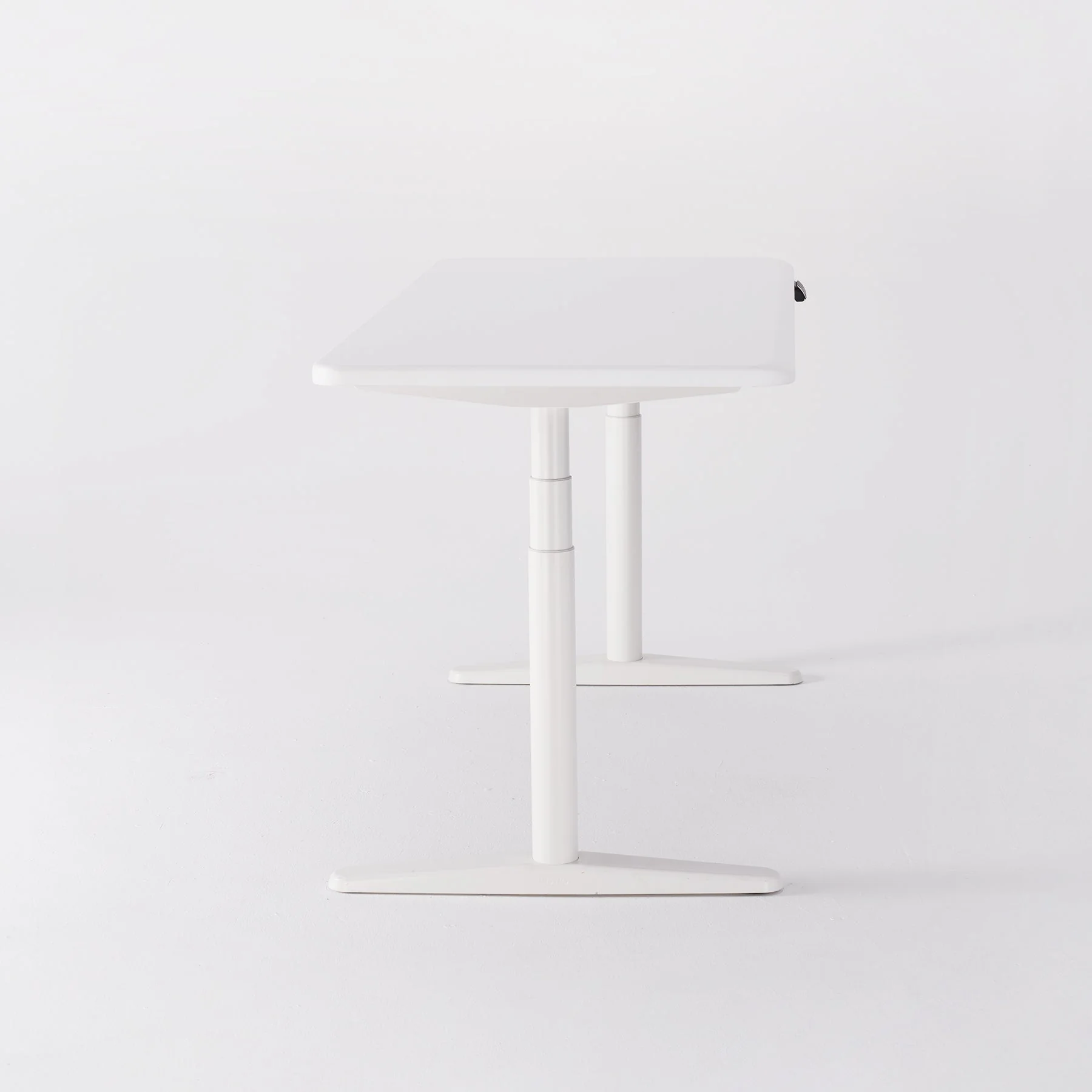 COFO 良木升降桌 白腳白桌 側面