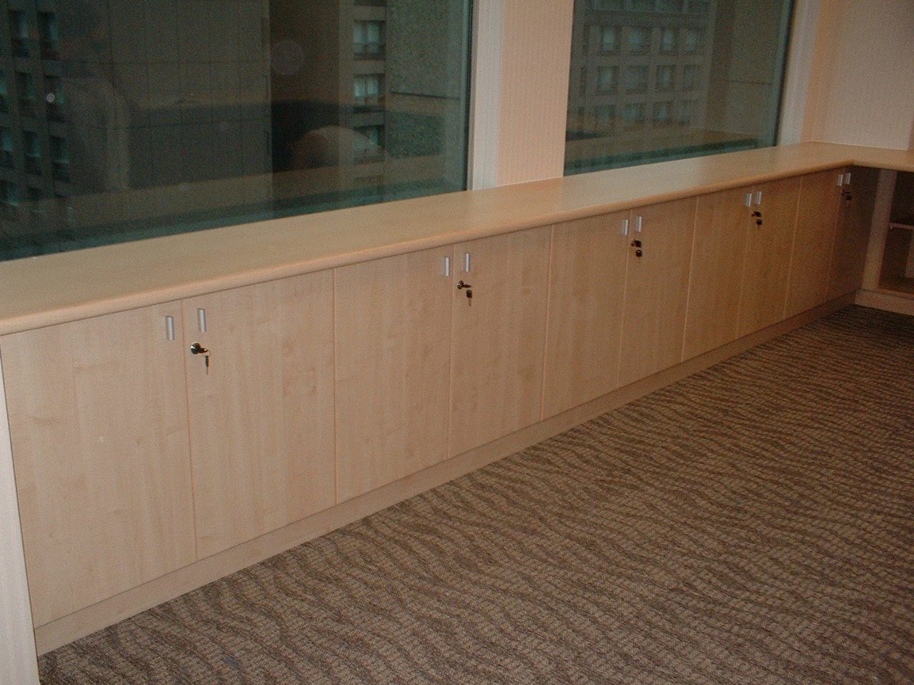 歡迎洽詢 辦公室系統櫃設計 | 衣櫃 | 矮櫃 | 書櫃 | 高櫃 | 展示櫃 | 收納櫃 | 櫥櫃 F:圖片 2