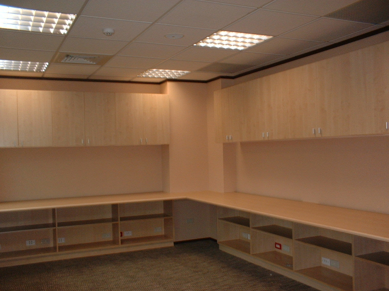 歡迎洽詢 辦公室系統櫃設計 | 衣櫃 | 矮櫃 | 書櫃 | 高櫃 | 展示櫃 | 收納櫃 | 櫥櫃 F